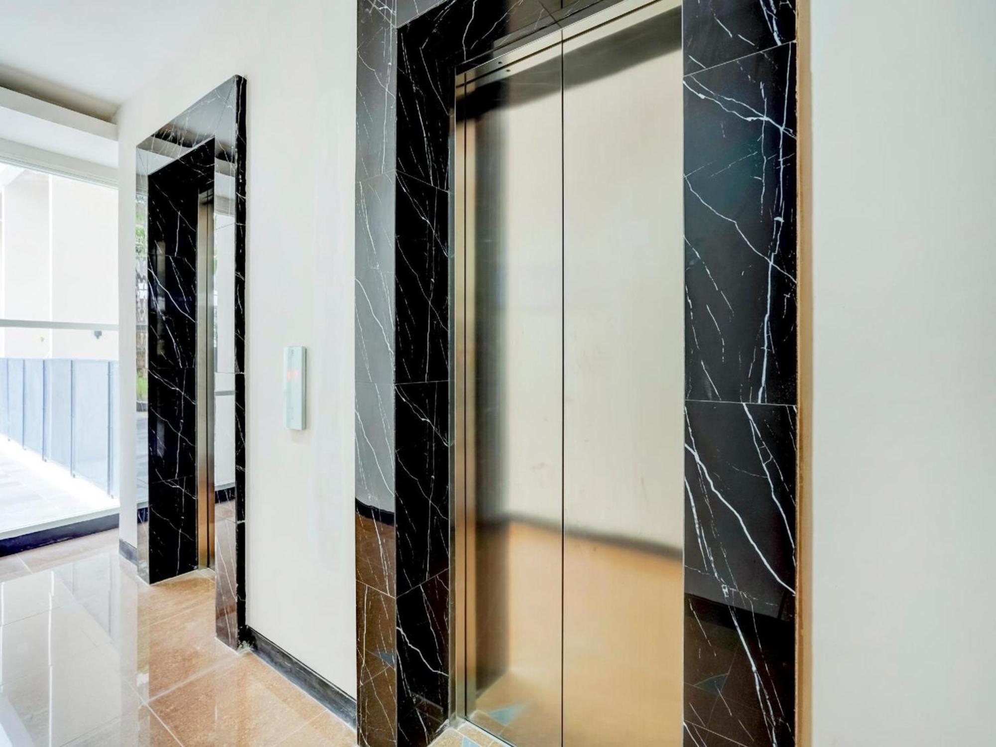 Hotel Super Oyo Collection O 30 Amega Crown Sub 3*