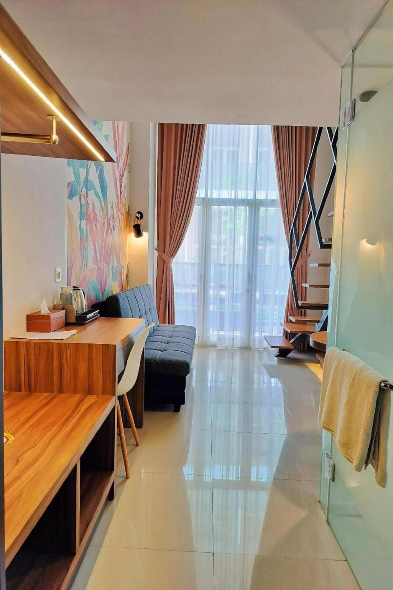 Super Oyo Collection O 30 Amega Crown Sub Hotel Surabaya