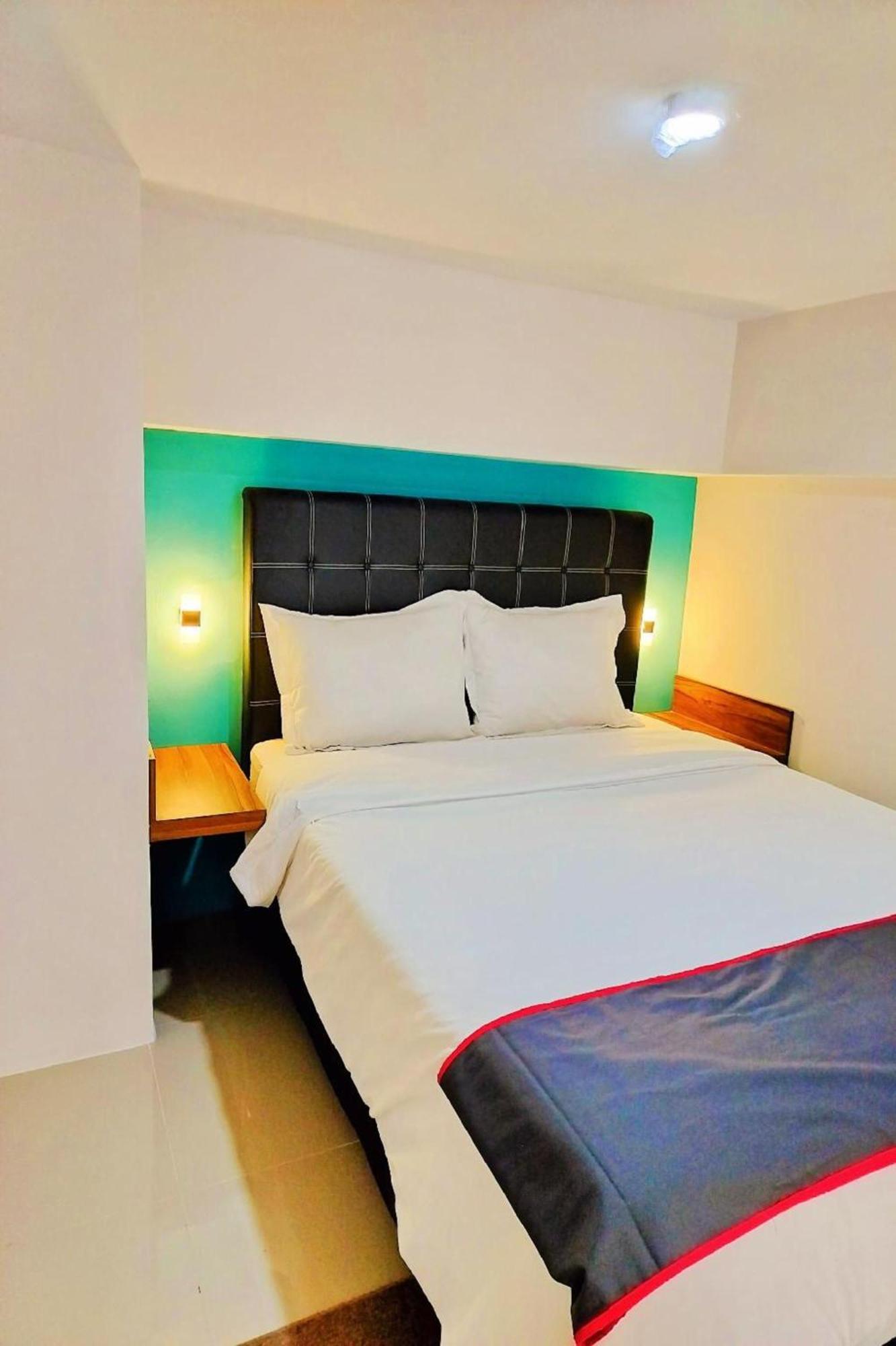 Hotel Super Oyo Collection O 30 Amega Crown Sub 3*